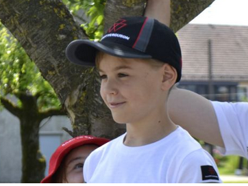 Dětská černošedá kšiltovka
